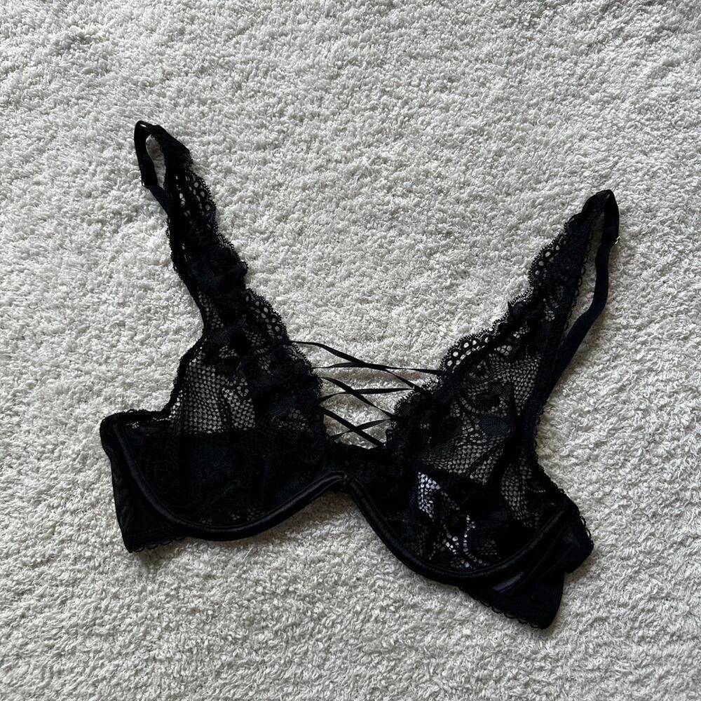 Black lace bra with adjustable